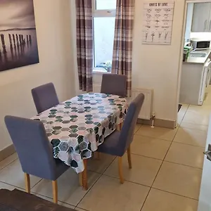  Holiday home Tower Street Treasure